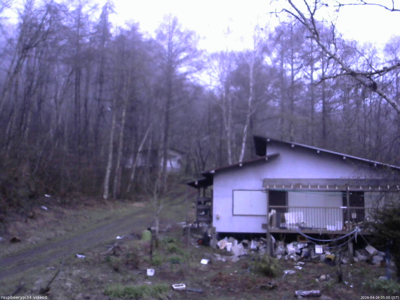 長野県菅平高原 ゆたか山荘 西側(坂上) 2026/04/24 05:00
