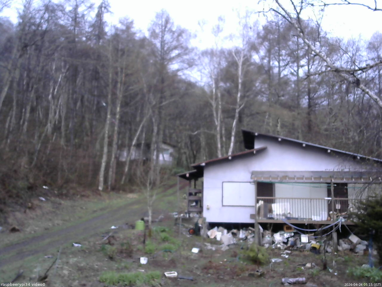 長野県菅平高原 ゆたか山荘 西側(坂上) 2026/04/24 05:15
