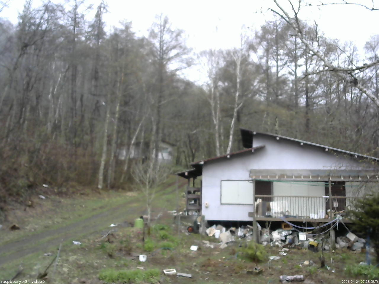 長野県菅平高原 ゆたか山荘 西側(坂上) 2026/04/24 07:15