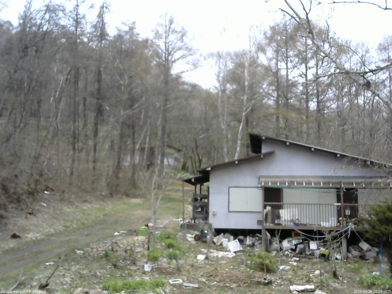 長野県菅平高原 ゆたか山荘 西側(坂上) 2026/04/24 12:15