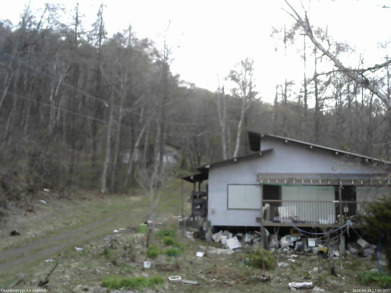 長野県菅平高原 ゆたか山荘 西側(坂上) 2026/04/24 17:00