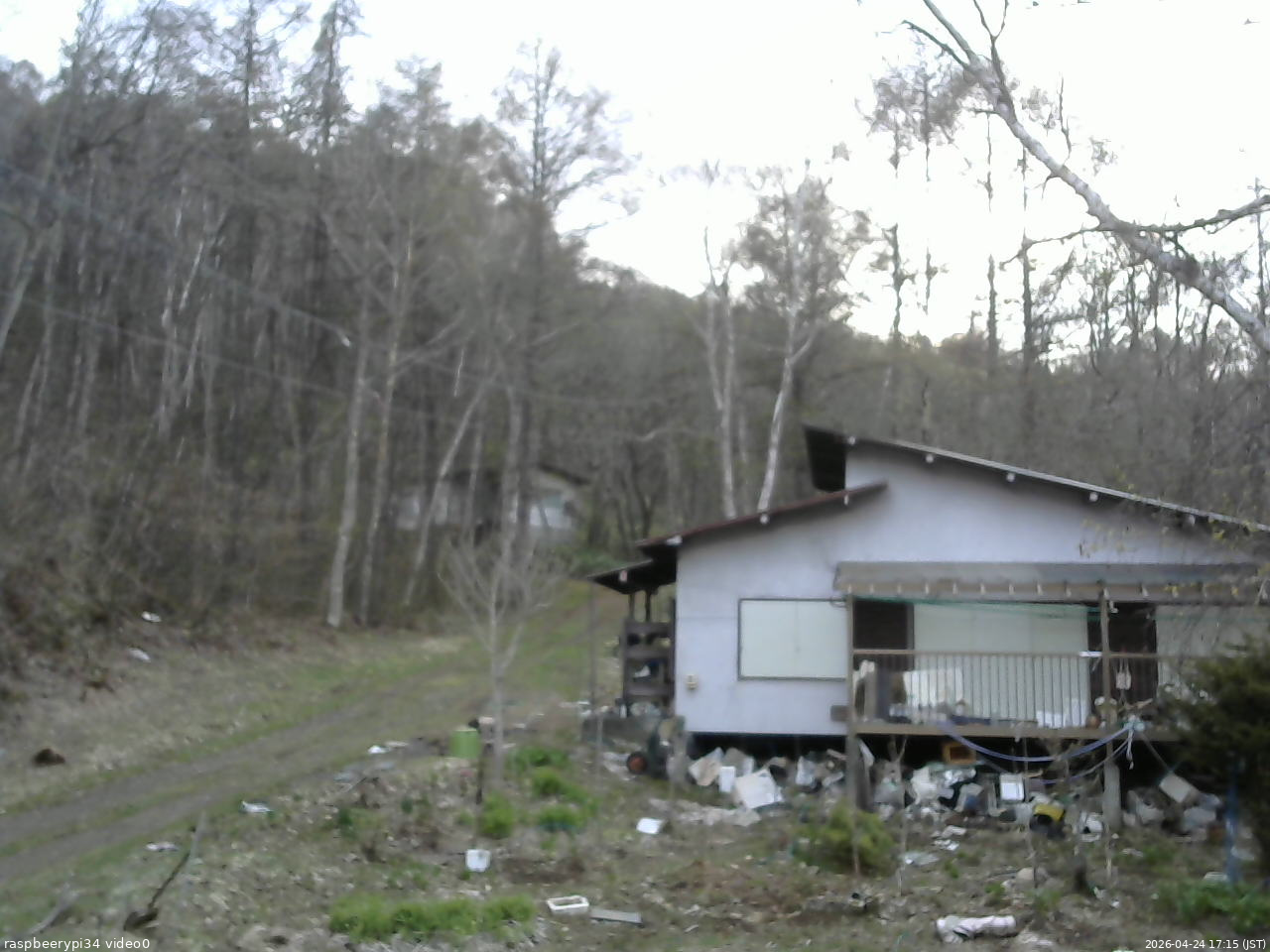 長野県菅平高原 ゆたか山荘 西側(坂上) 2026/04/24 17:15