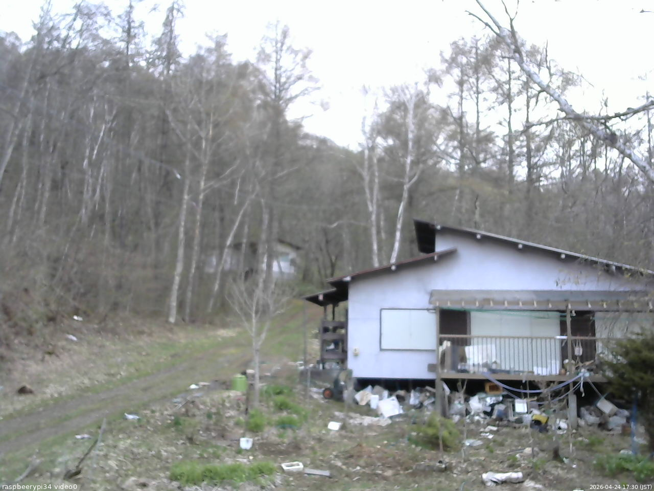 長野県菅平高原 ゆたか山荘 西側(坂上) 2026/04/24 17:30
