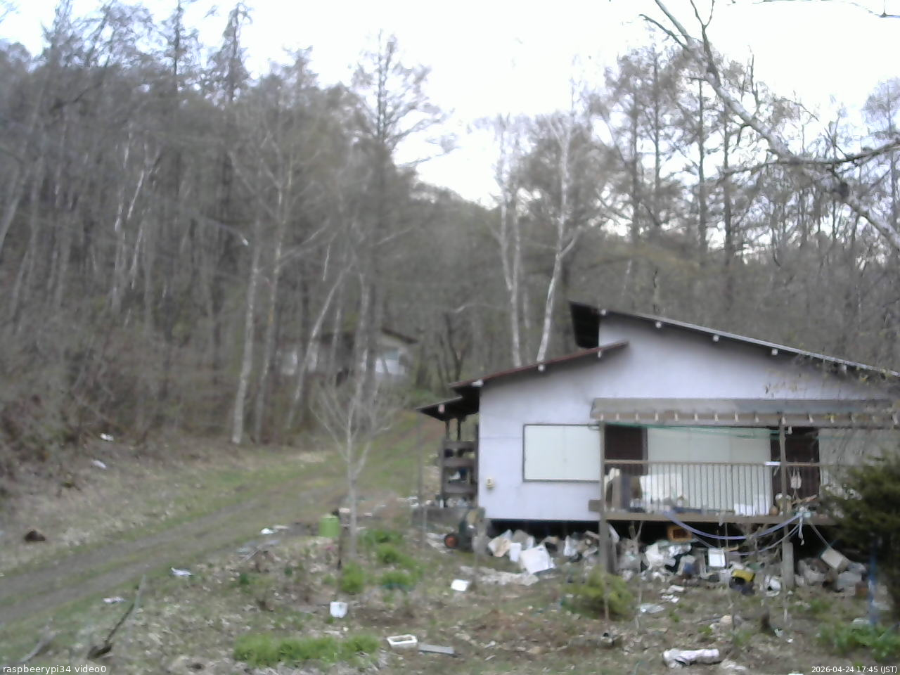 長野県菅平高原 ゆたか山荘 西側(坂上) 2026/04/24 17:45