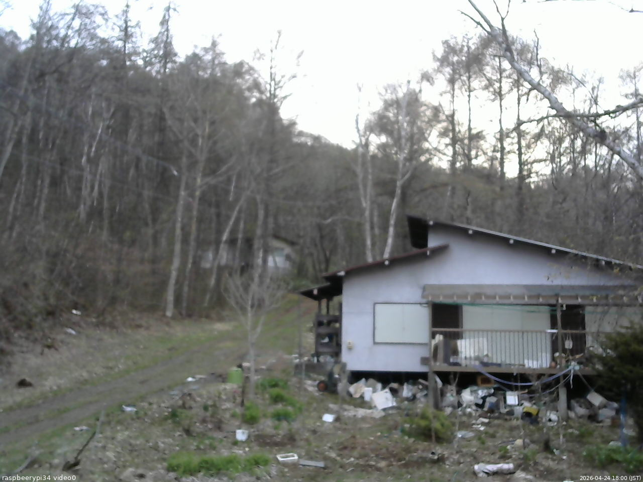 長野県菅平高原 ゆたか山荘 西側(坂上) 2026/04/24 18:00