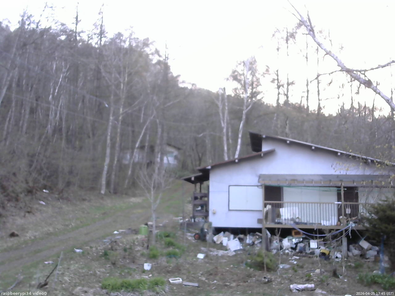 長野県菅平高原 ゆたか山荘 西側(坂上) 2026/04/25 17:45