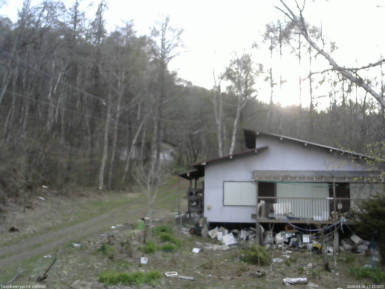 長野県菅平高原 ゆたか山荘 西側(坂上) 2026/04/26 17:15