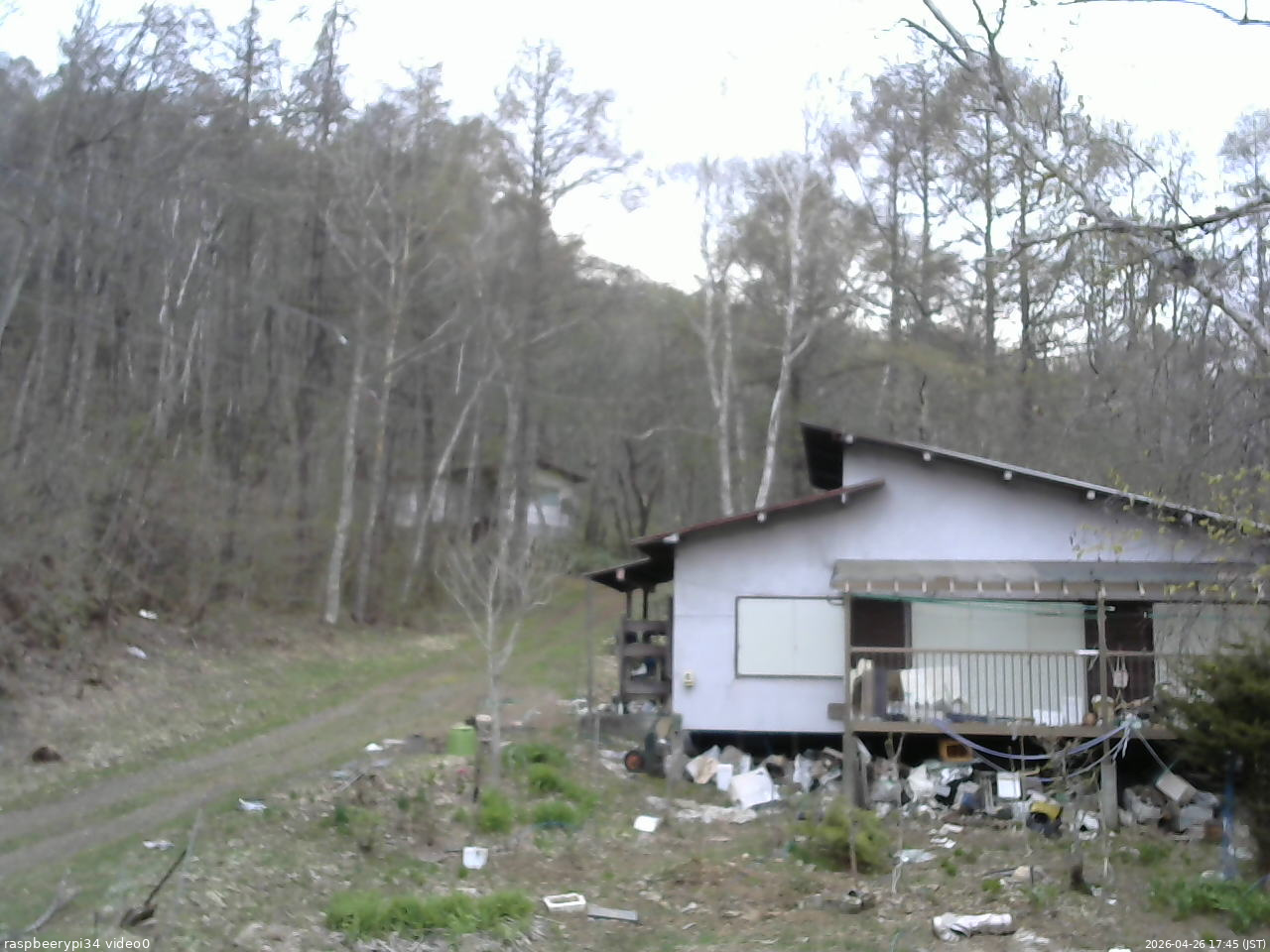 長野県菅平高原 ゆたか山荘 西側(坂上) 2026/04/26 17:45