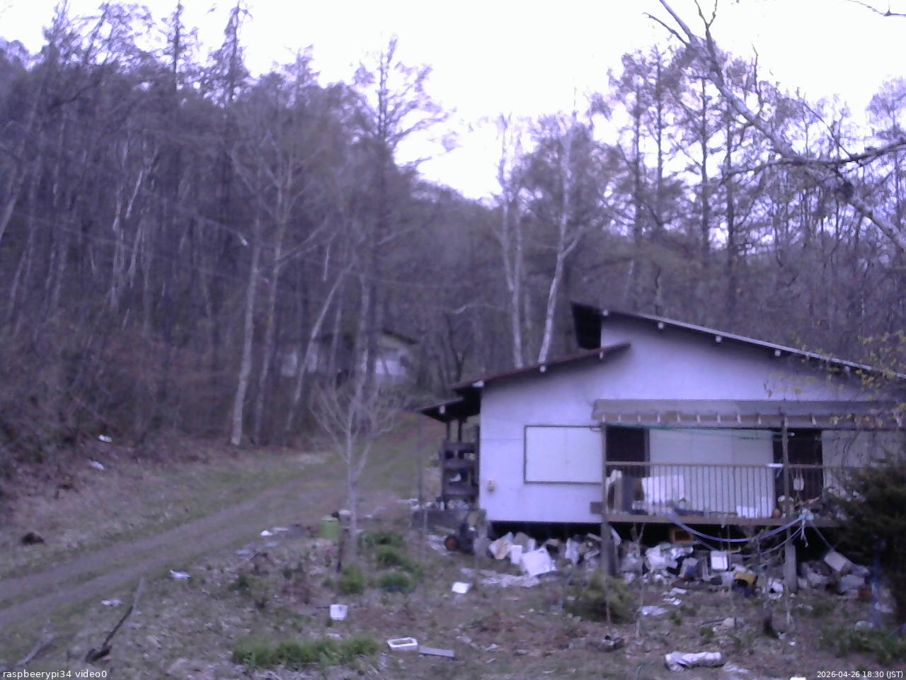 長野県菅平高原 ゆたか山荘 西側(坂上) 2026/04/26 18:30