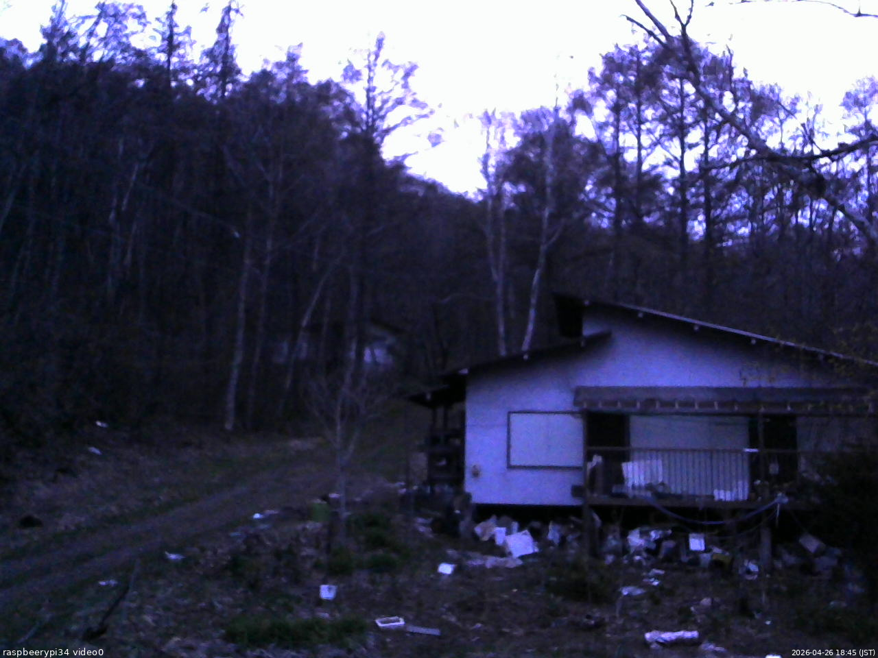 長野県菅平高原 ゆたか山荘 西側(坂上) 2026/04/26 18:45