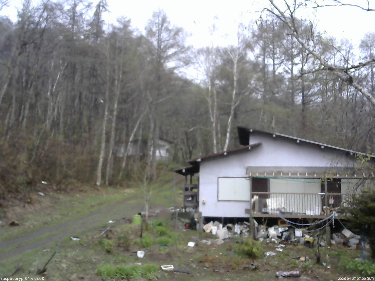 長野県菅平高原 ゆたか山荘 西側(坂上) 2026/04/27 07:00