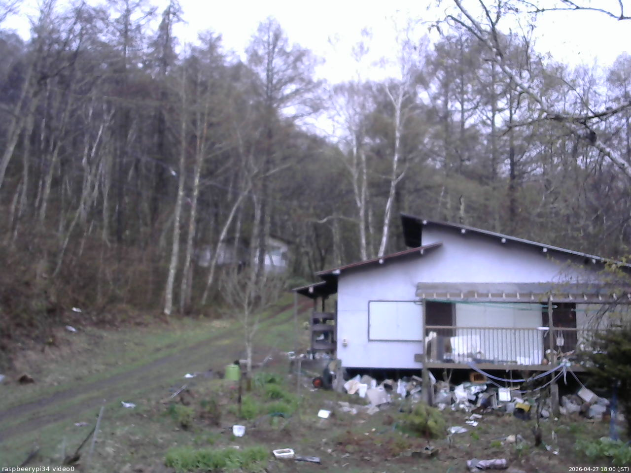 長野県菅平高原 ゆたか山荘 西側(坂上) 2026/04/27 18:00