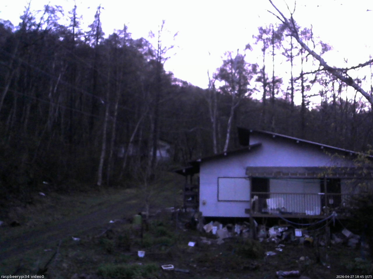 長野県菅平高原 ゆたか山荘 西側(坂上) 2026/04/27 18:45