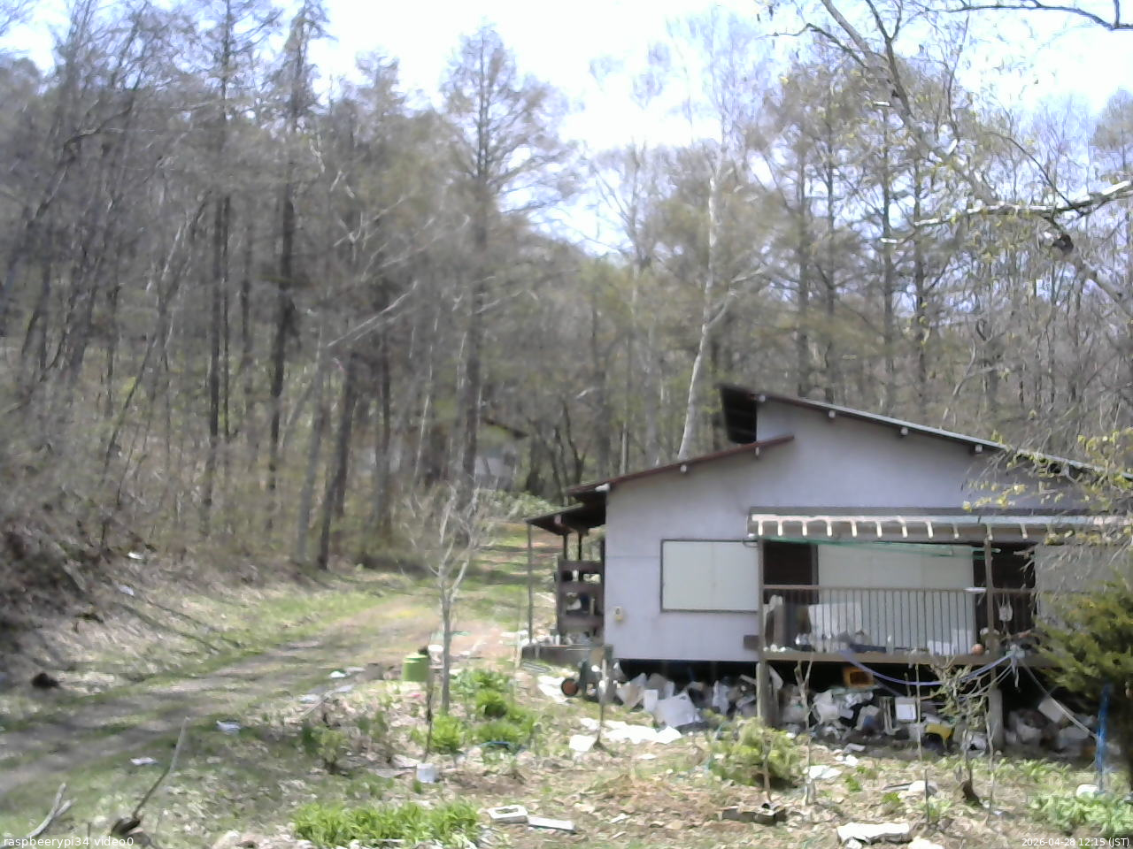 長野県菅平高原 ゆたか山荘 西側(坂上) 2026/04/28 12:15
