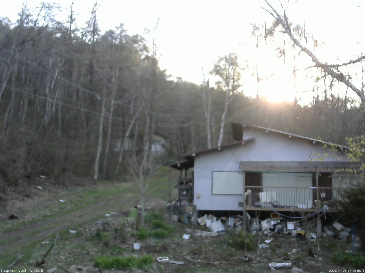 長野県菅平高原 ゆたか山荘 西側(坂上) 2026/04/28 17:15