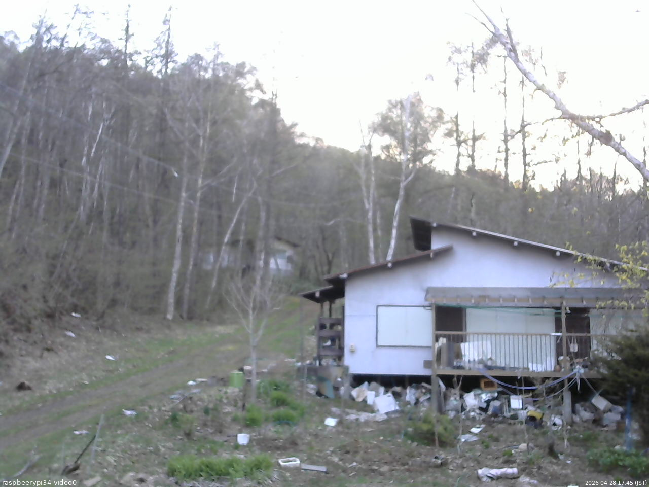 長野県菅平高原 ゆたか山荘 西側(坂上) 2026/04/28 17:45