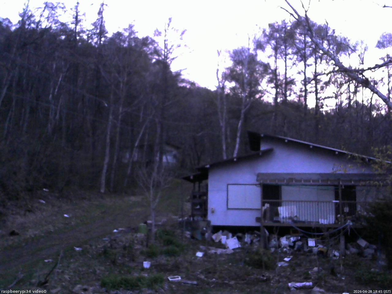 長野県菅平高原 ゆたか山荘 西側(坂上) 2026/04/28 18:45