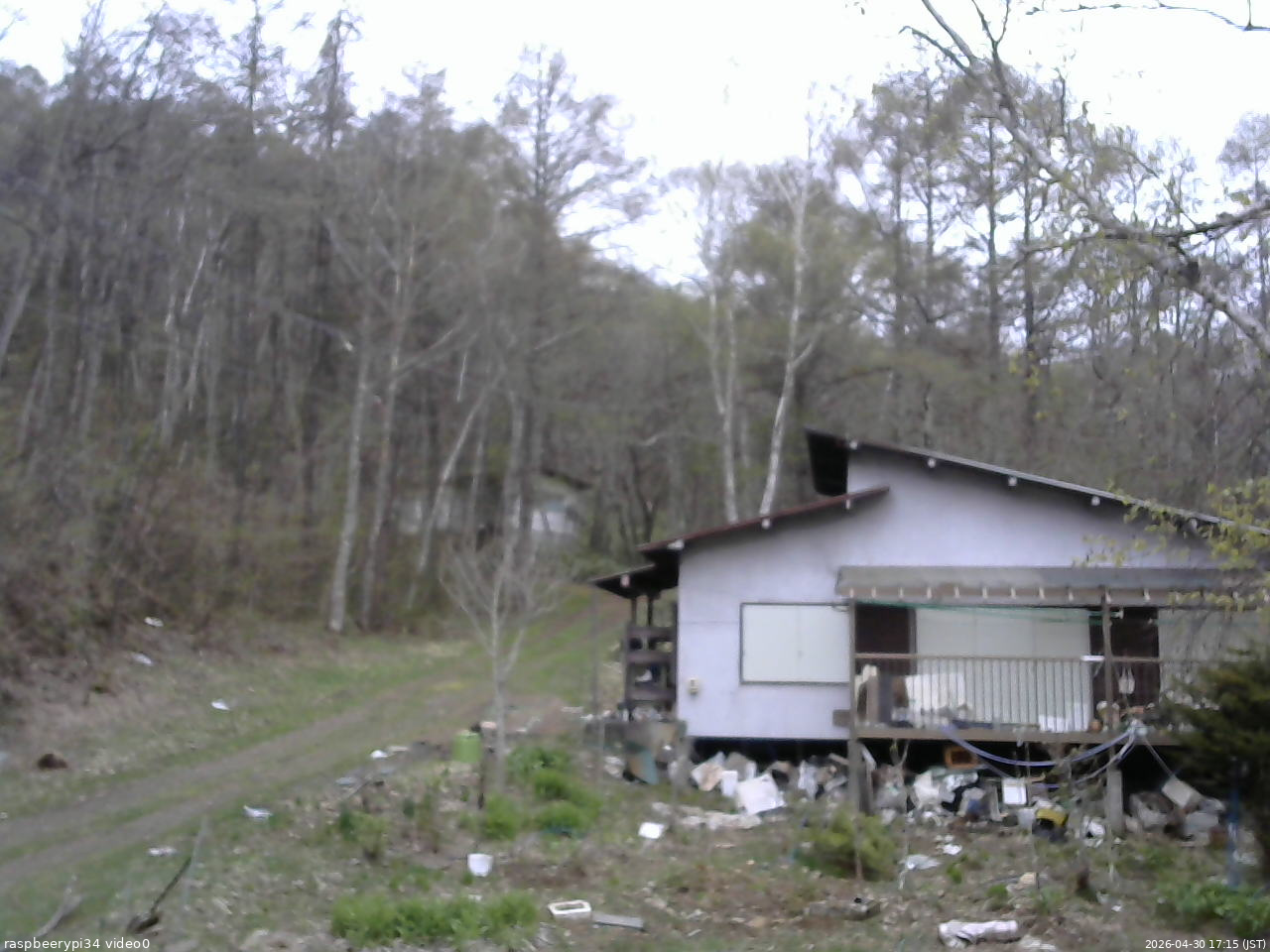 長野県菅平高原 ゆたか山荘 西側(坂上) 2026/04/30 17:15