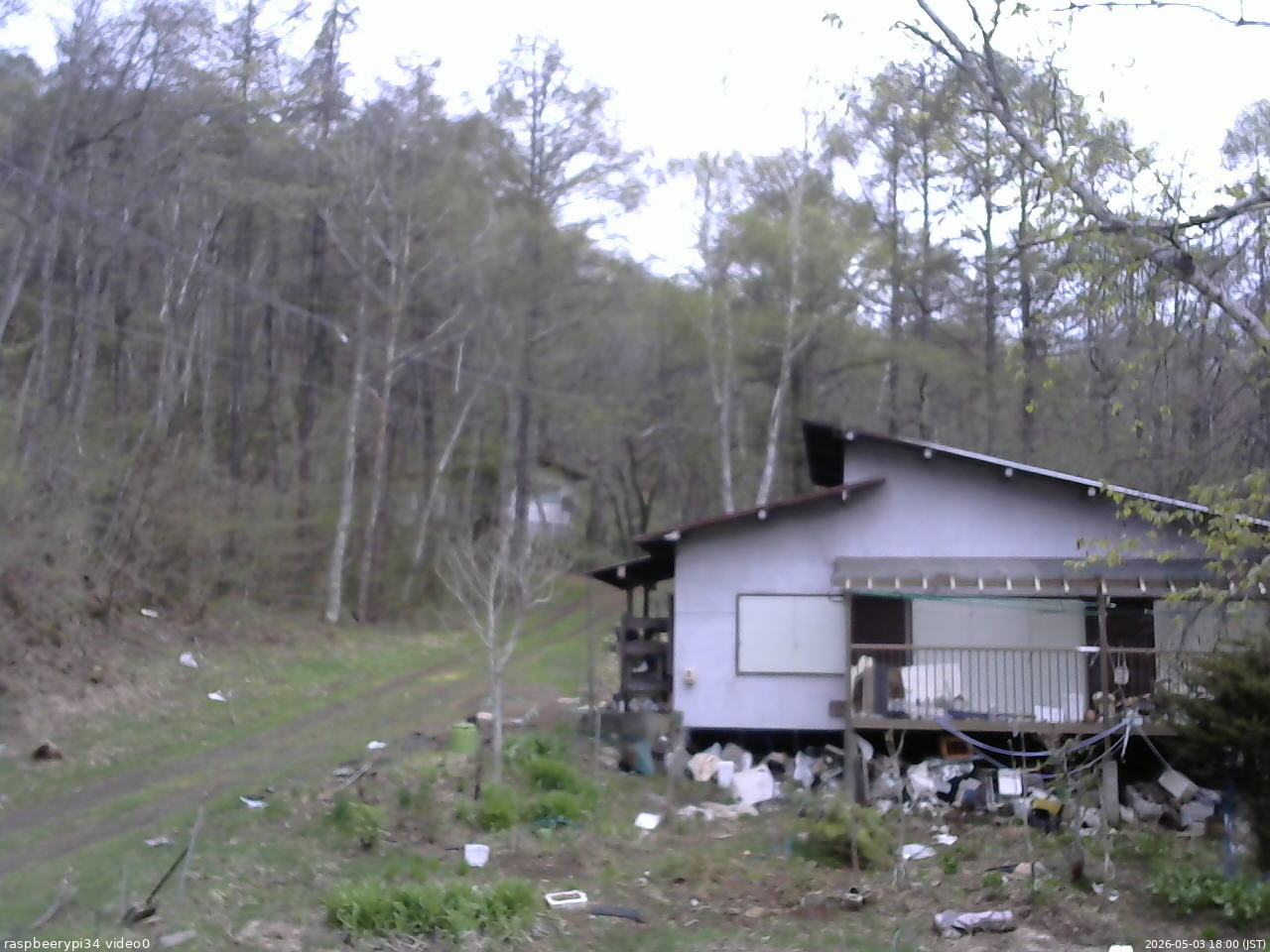 長野県菅平高原 ゆたか山荘 西側(坂上) 2026/05/03 18:00