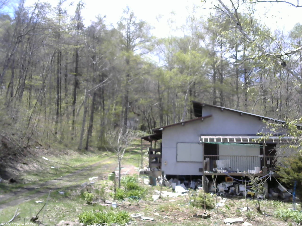 長野県菅平高原 ゆたか山荘 西側(坂上) 2026/05/04 12:00