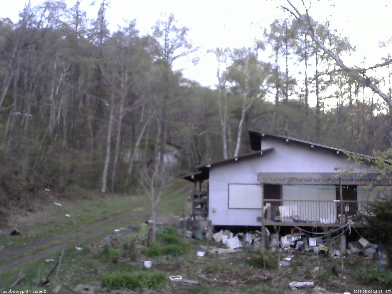 長野県菅平高原 ゆたか山荘 西側(坂上) 2026/05/04 18:15