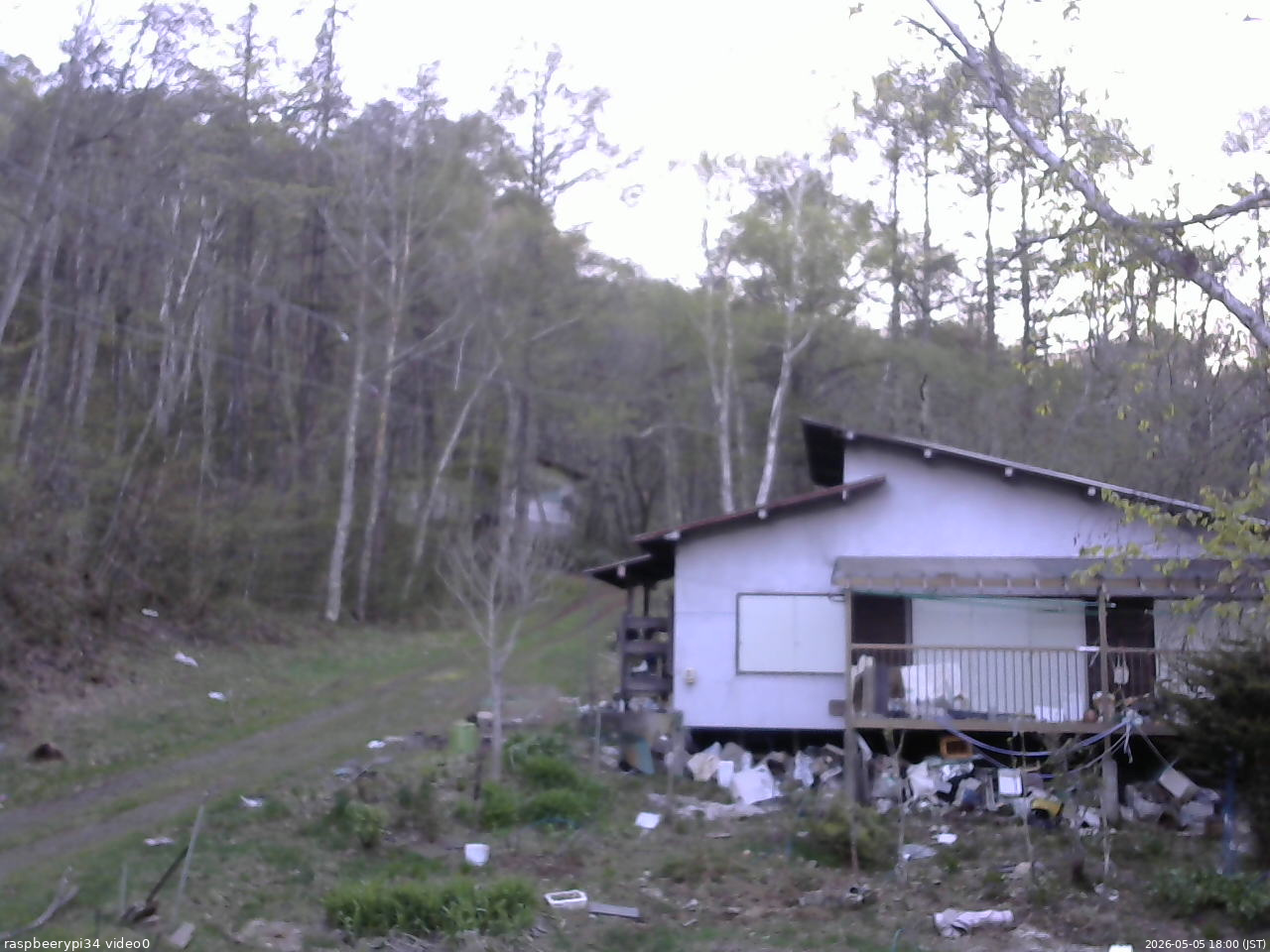 長野県菅平高原 ゆたか山荘 西側(坂上) 2026/05/05 18:00