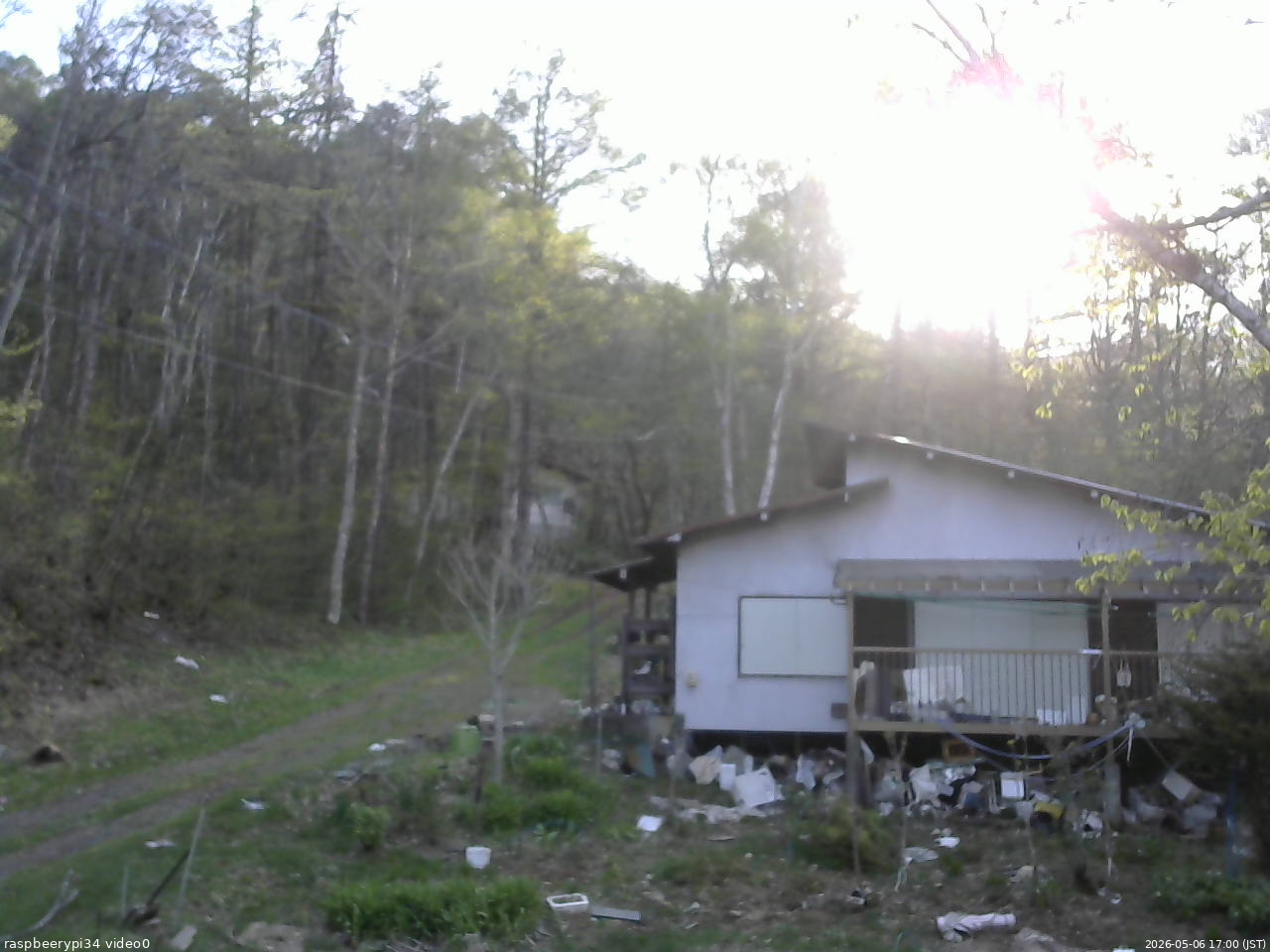 長野県菅平高原 ゆたか山荘 西側(坂上) 2026/05/06 17:00