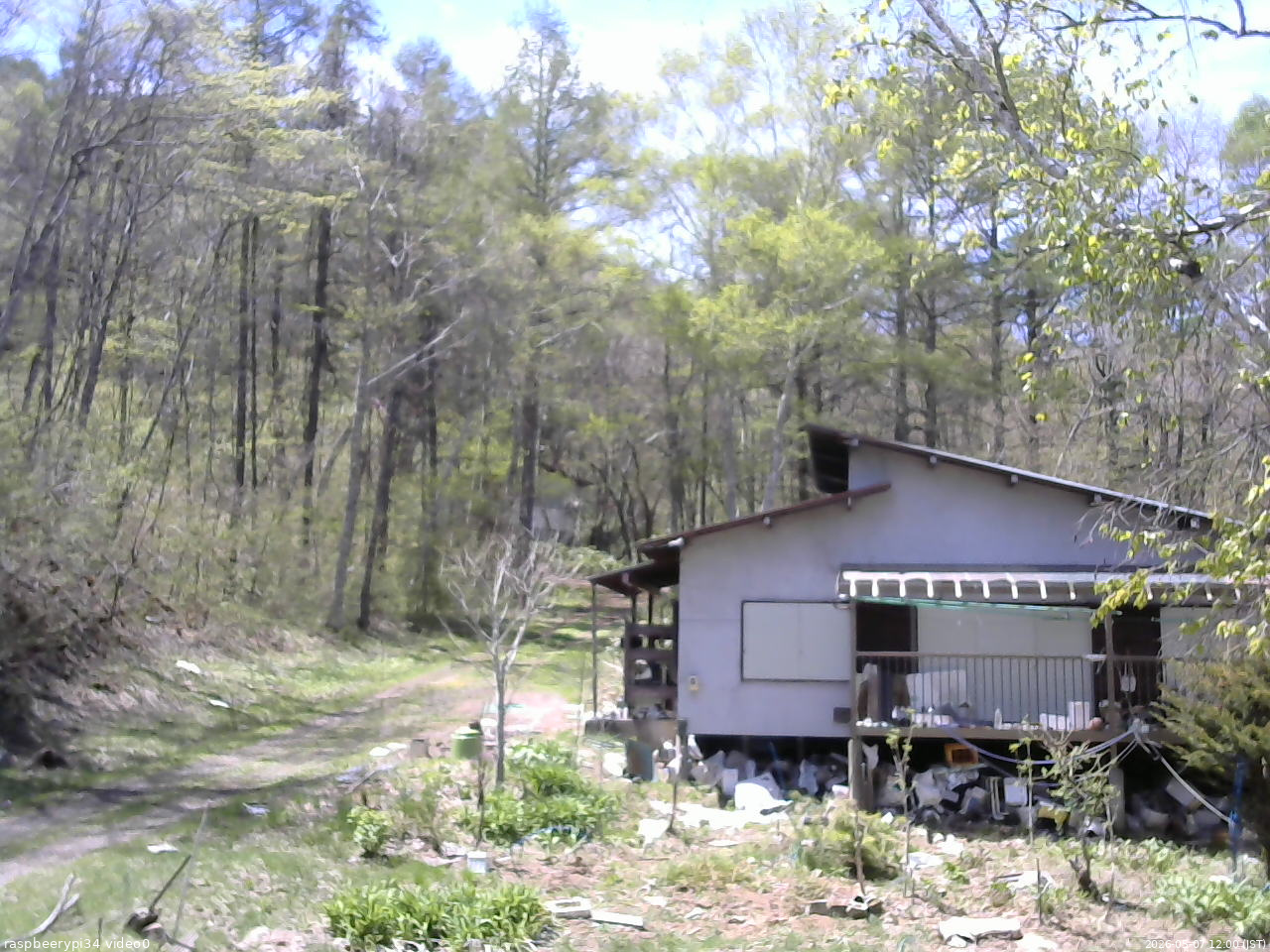 長野県菅平高原 ゆたか山荘 西側(坂上) 2026/05/07 12:00
