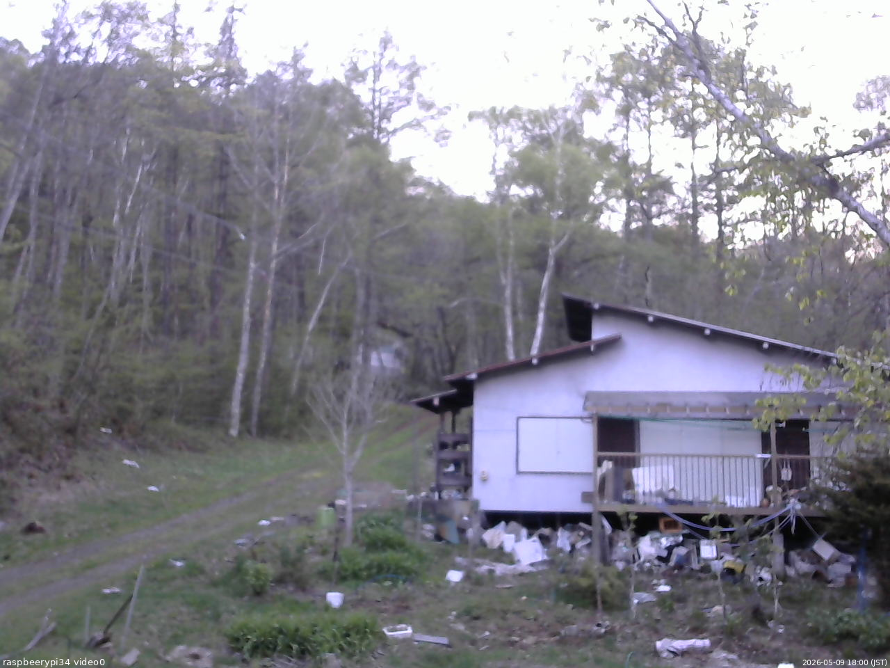 長野県菅平高原 ゆたか山荘 西側(坂上) 2026/05/09 18:00