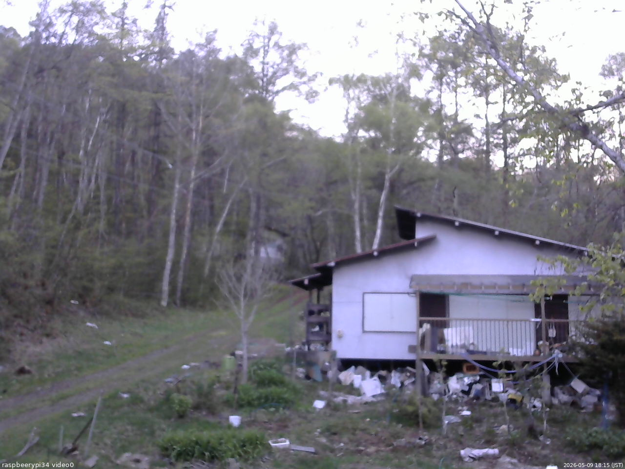 長野県菅平高原 ゆたか山荘 西側(坂上) 2026/05/09 18:15
