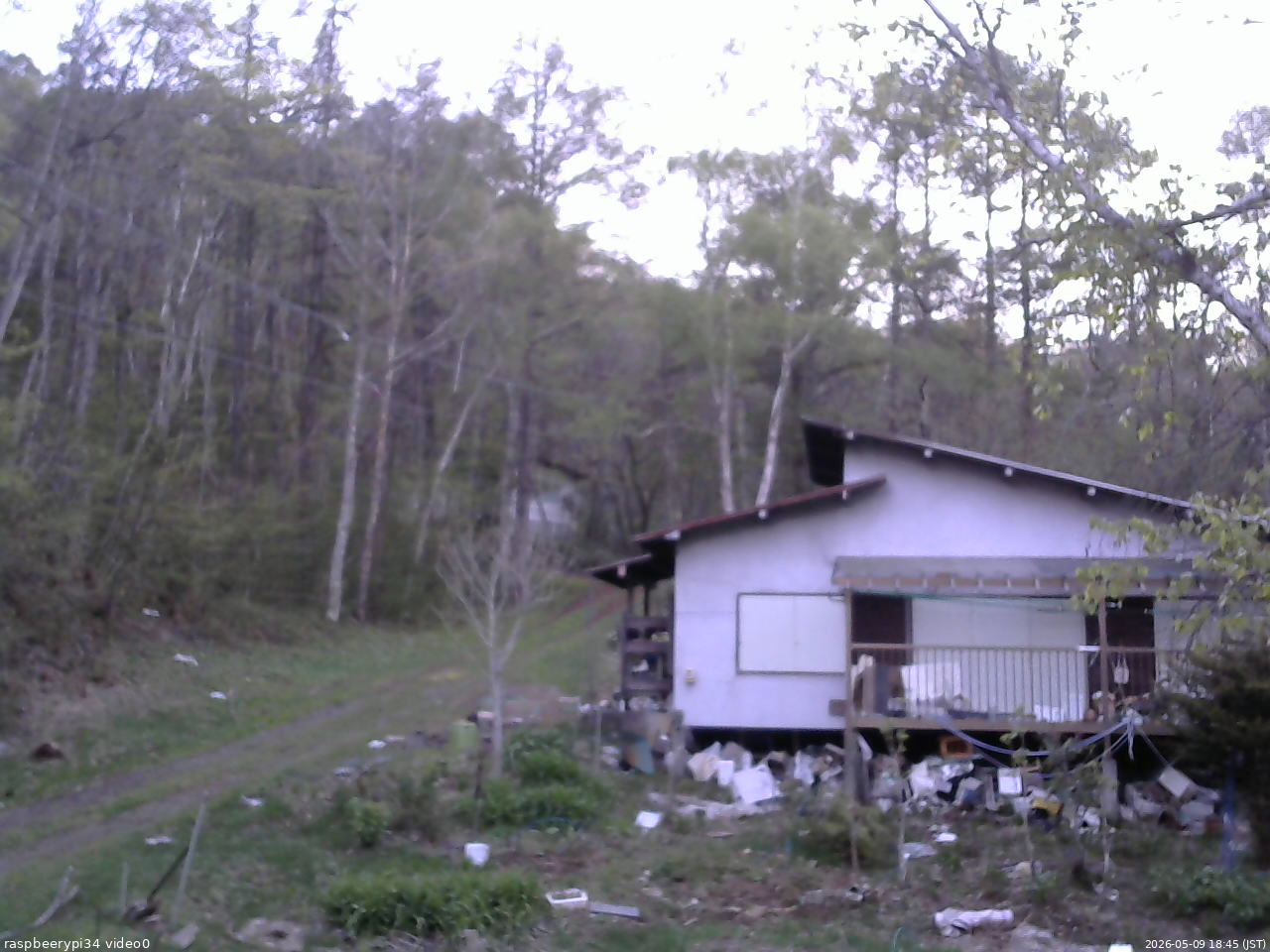 長野県菅平高原 ゆたか山荘 西側(坂上) 2026/05/09 18:45