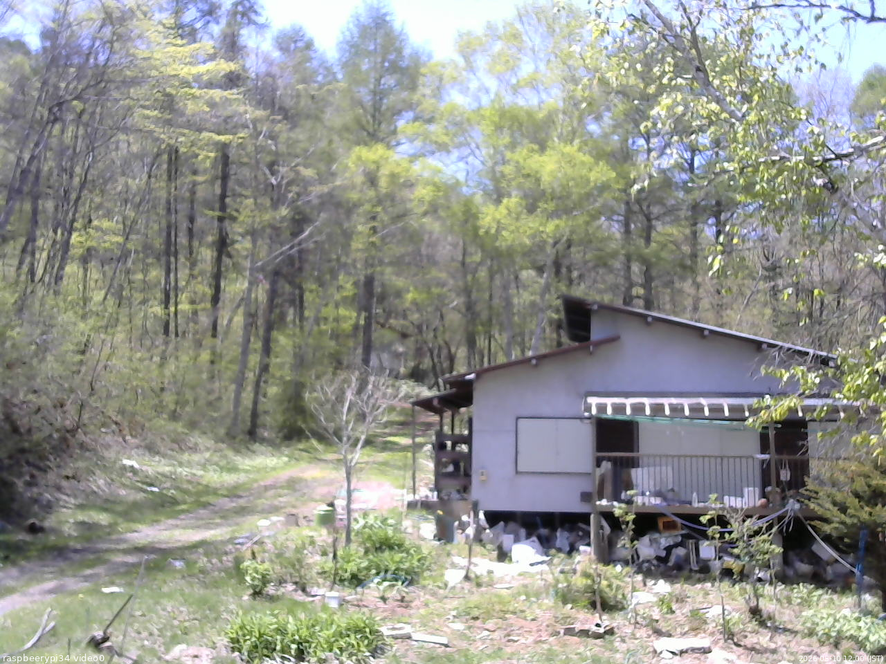 長野県菅平高原 ゆたか山荘 西側(坂上) 2026/05/10 12:00