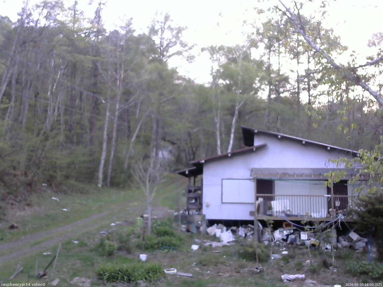 長野県菅平高原 ゆたか山荘 西側(坂上) 2026/05/10 18:00