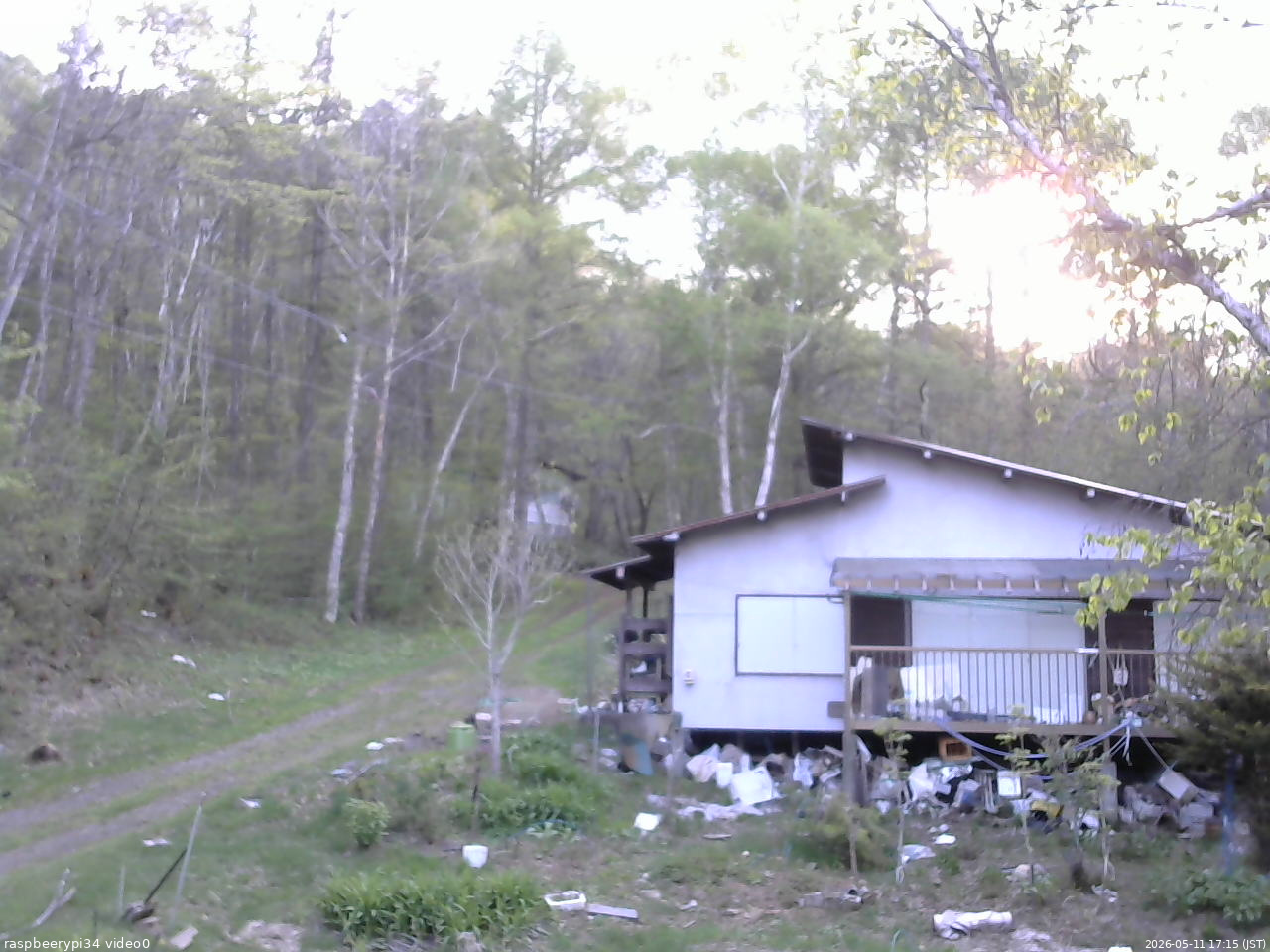 長野県菅平高原 ゆたか山荘 西側(坂上) 2026/05/11 17:15