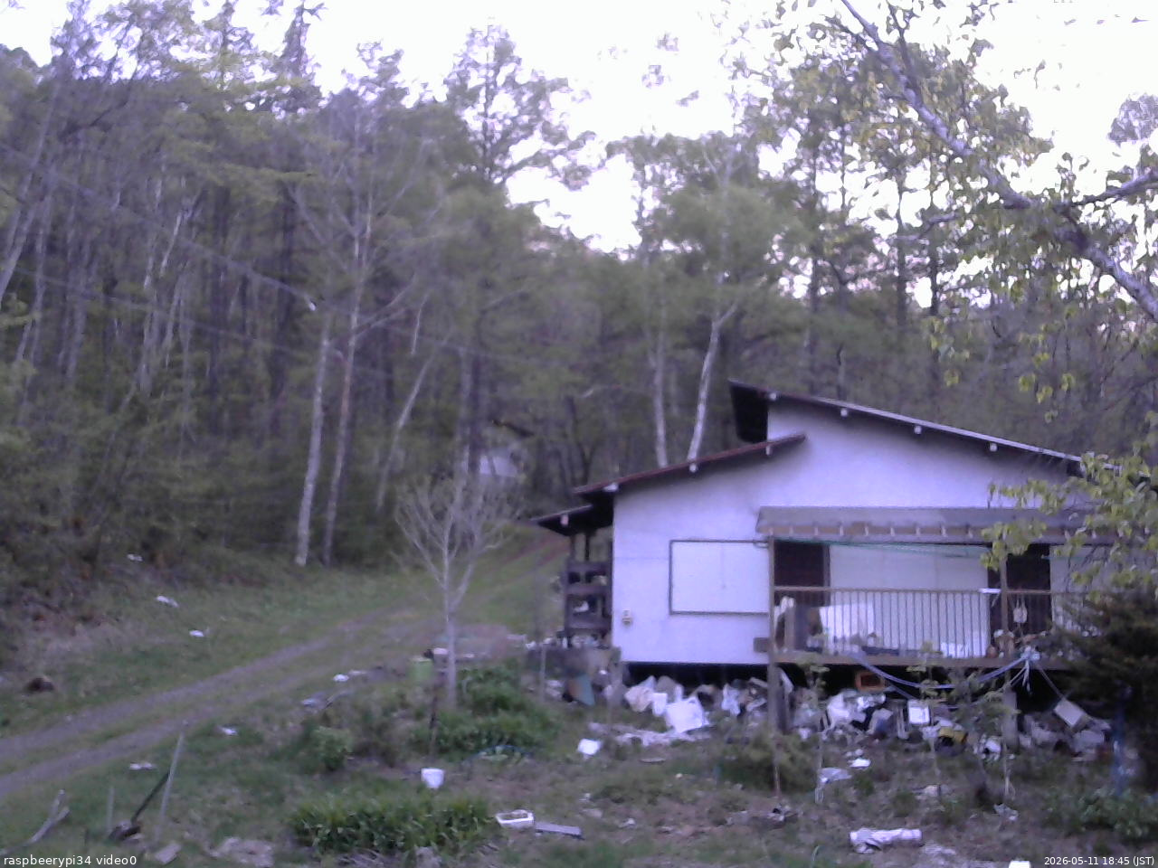 長野県菅平高原 ゆたか山荘 西側(坂上) 2026/05/11 18:45
