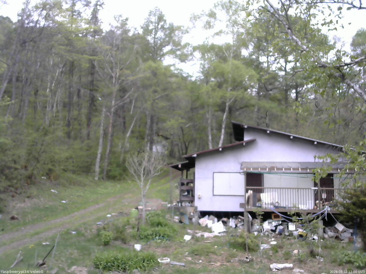 長野県菅平高原 ゆたか山荘 西側(坂上) 2026/05/12 12:00