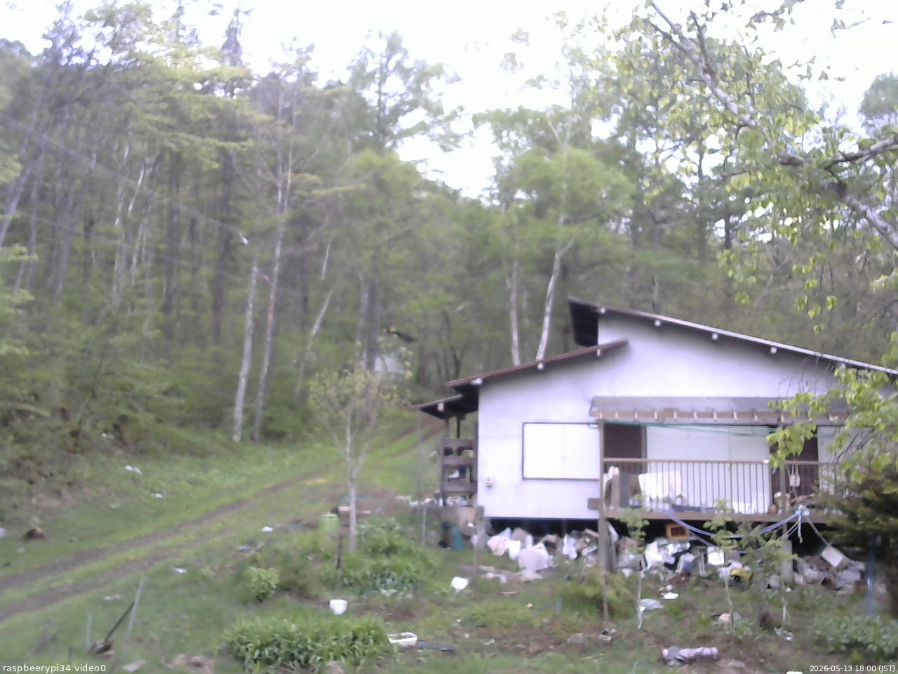 長野県菅平高原 ゆたか山荘 西側(坂上) 2026/05/13 18:00