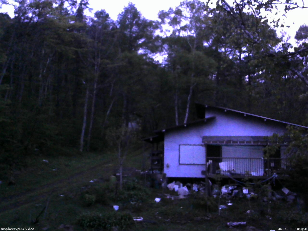 長野県菅平高原 ゆたか山荘 西側(坂上) 2026/05/13 19:00