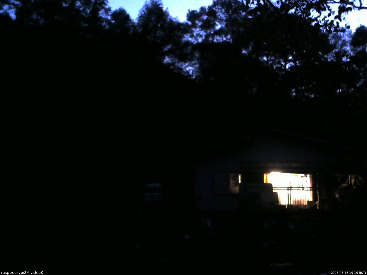 長野県菅平高原 ゆたか山荘 西側(坂上) 2026/05/16 19:15