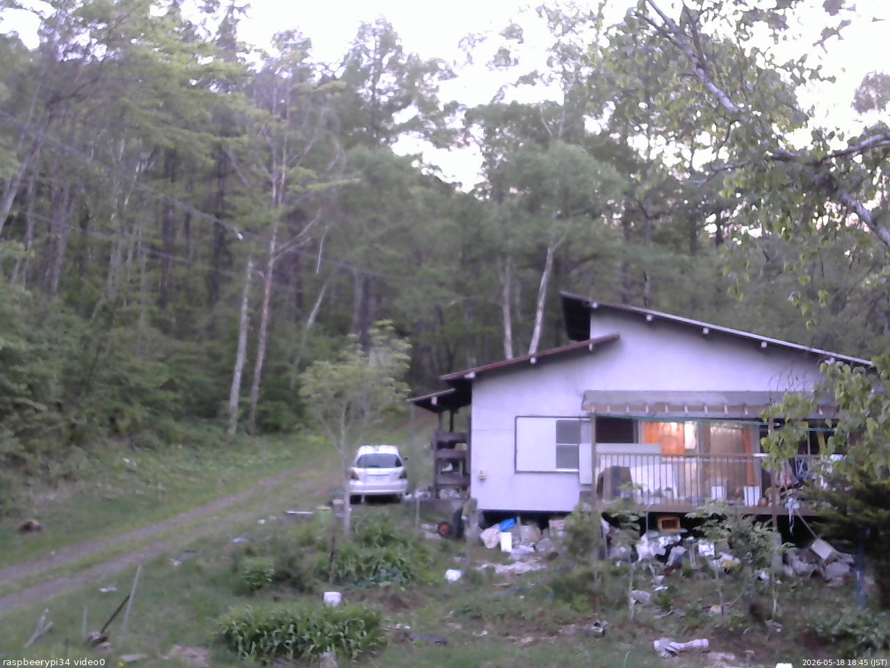 長野県菅平高原 ゆたか山荘 西側(坂上) 2026/05/18 18:45