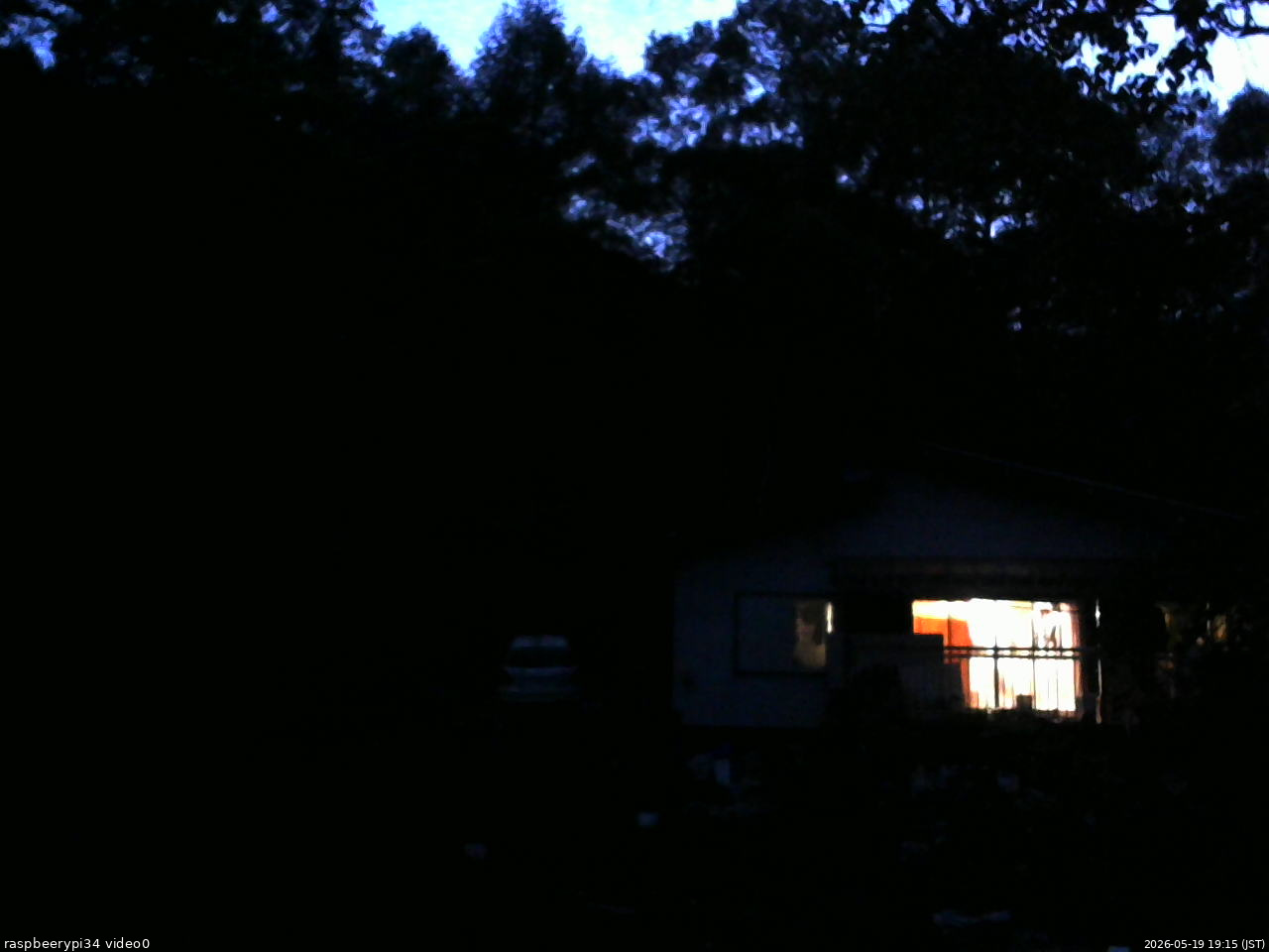 長野県菅平高原 ゆたか山荘 西側(坂上) 2026/05/19 19:15