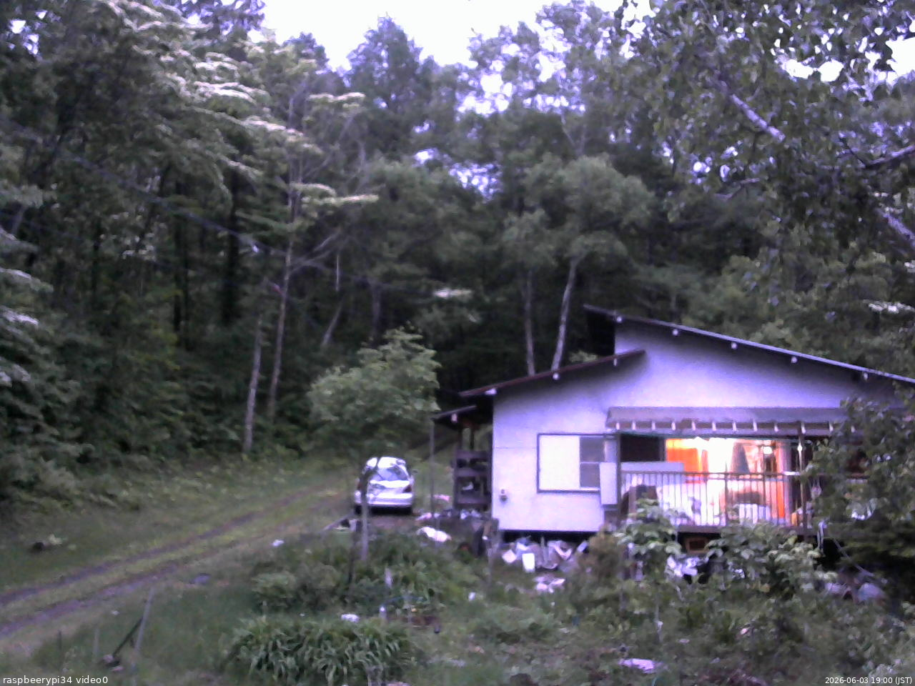 長野県菅平高原 ゆたか山荘 西側(坂上) 2026/06/03 19:00