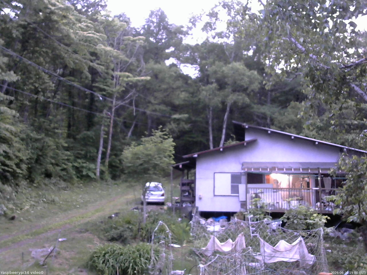 長野県菅平高原 ゆたか山荘 西側(坂上) 2026/06/16 19:00