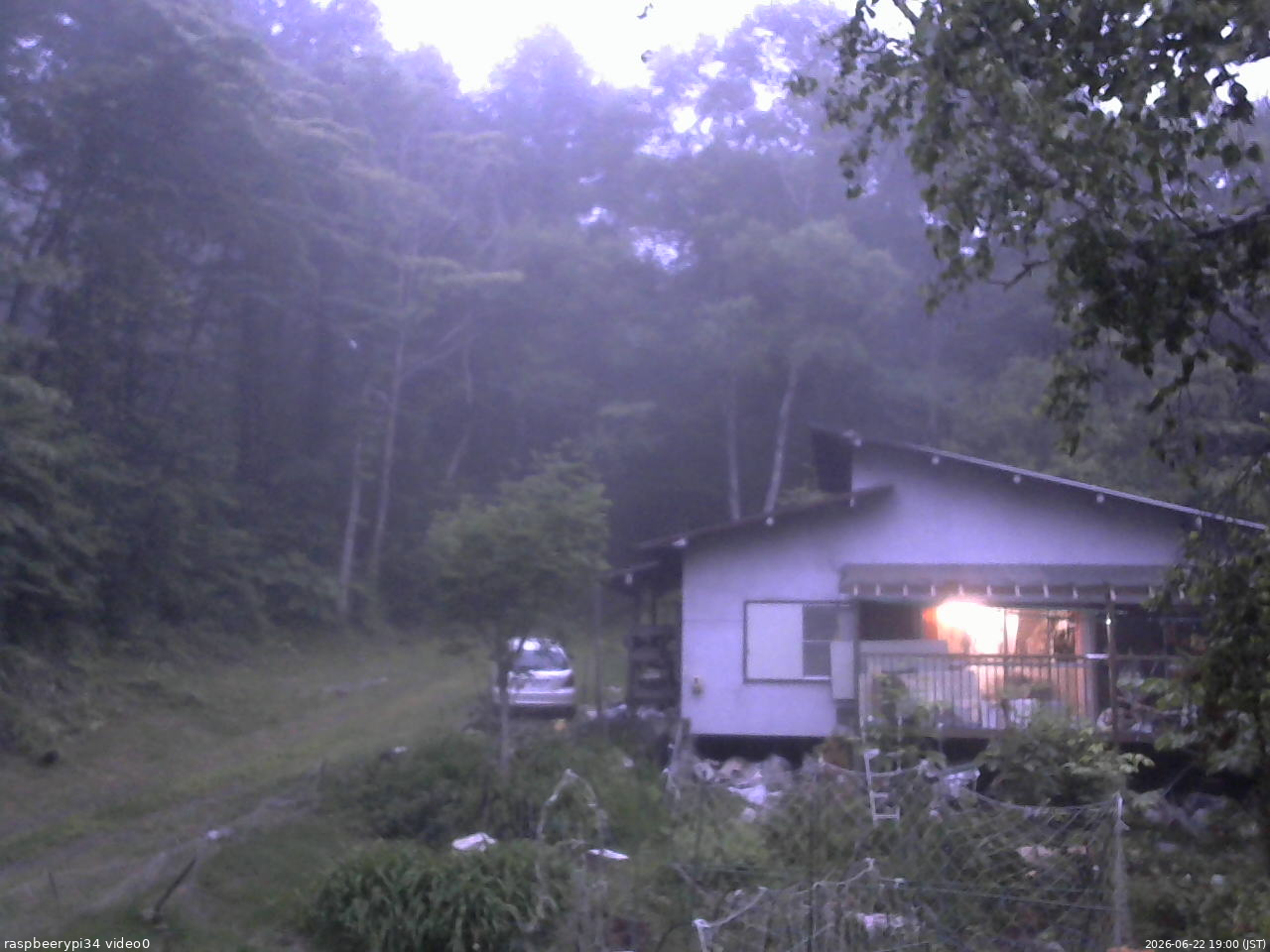 長野県菅平高原 ゆたか山荘 西側(坂上) 2026/06/22 19:00