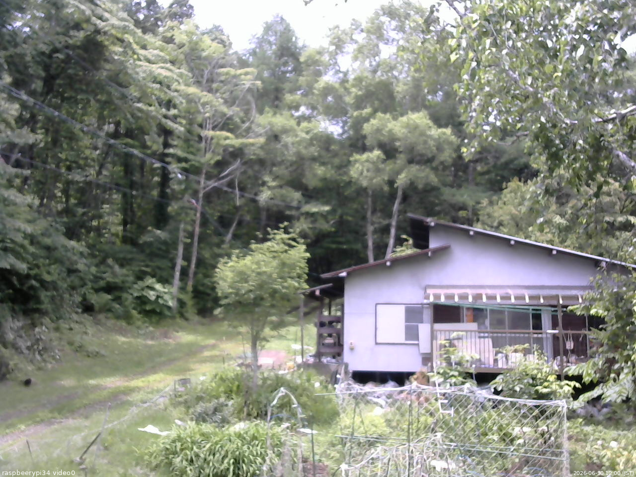 長野県菅平高原 ゆたか山荘 西側(坂上) 2026/06/30 12:00