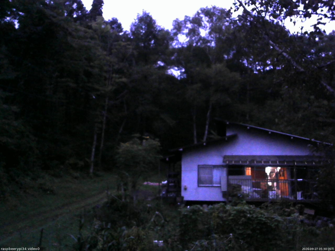 長野県菅平高原 ゆたか山荘 西側(坂上) 2026/09/27 05:30