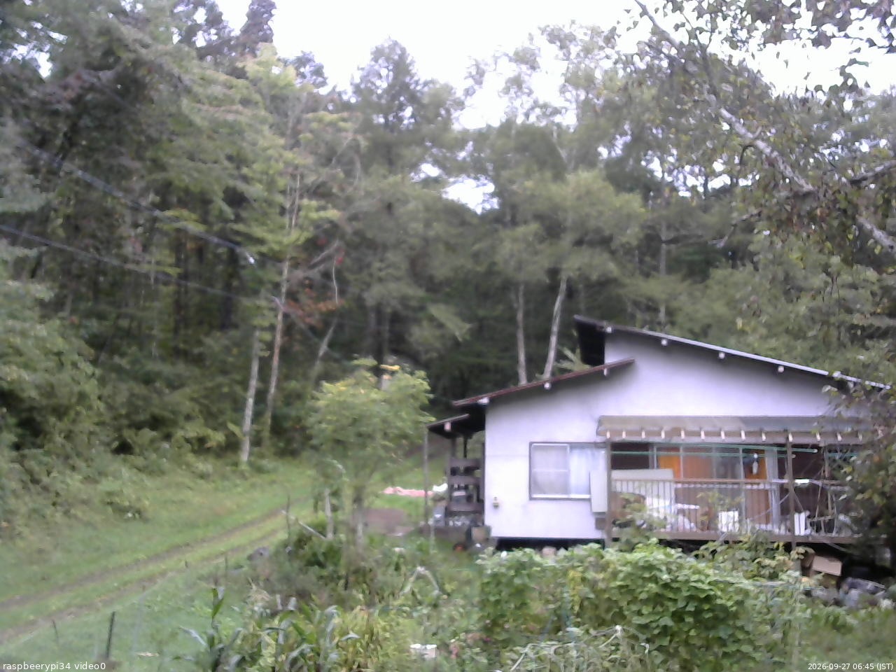 長野県菅平高原 ゆたか山荘 西側(坂上) 2026/09/27 06:45