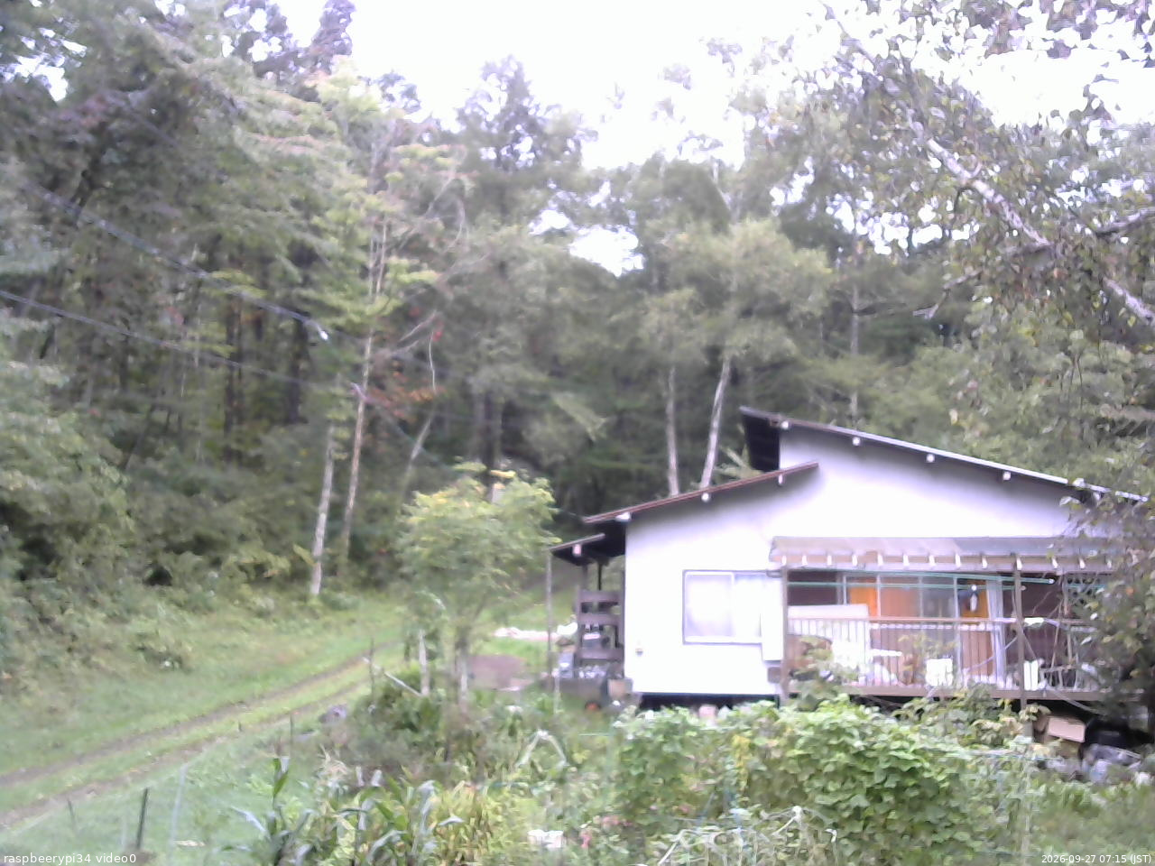 長野県菅平高原 ゆたか山荘 西側(坂上) 2026/09/27 07:15
